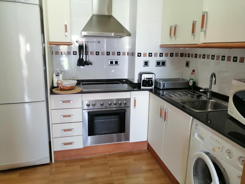 Kuchyňa alebo kuchynka v ubytovaní Apartamento playa Cambrils edificio Torresol