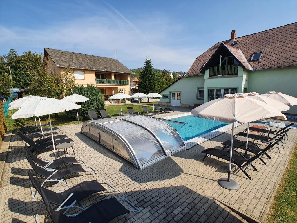 Krisztián Apartmanház 8314 Vonyarcvashegy, Hunyadi János utca 90 kép - 1