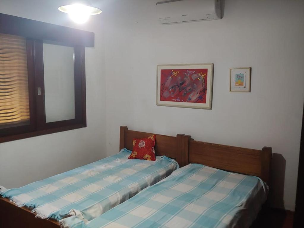  LINDA E CONFORTÁVEL CASA COM PISCINA NO GUARUJÁ