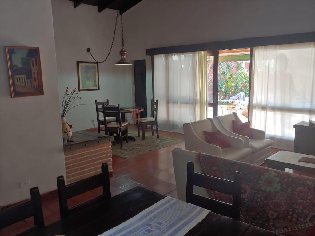  LINDA E CONFORTÁVEL CASA COM PISCINA NO GUARUJÁ