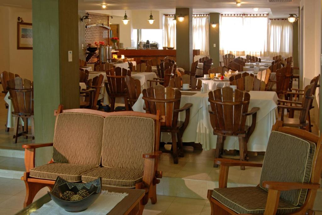 Un restaurant u otro lugar para comer en Hotel San Rafael