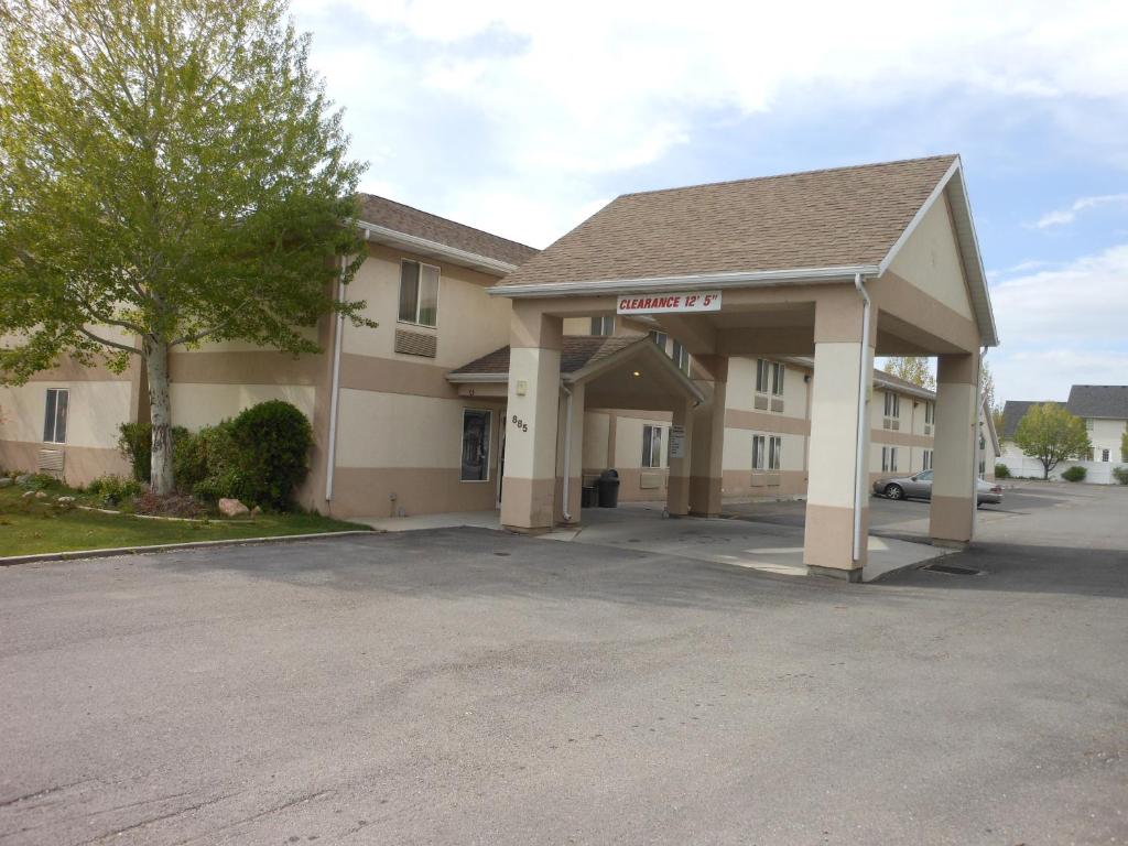Economy Inn & Suites photo