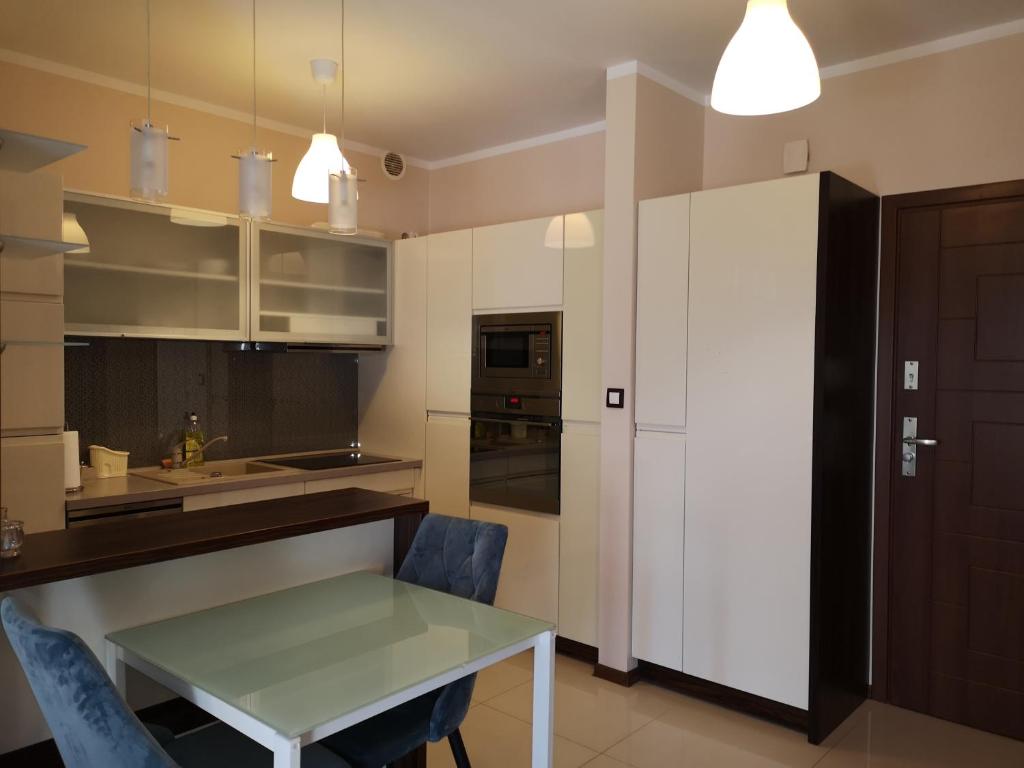Virtuvė arba virtuvėlė apgyvendinimo įstaigoje Apartament Marzenie 13 - Opole