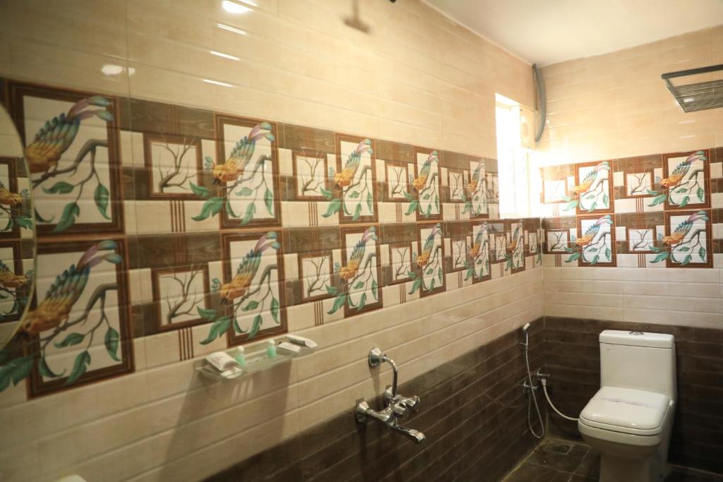 Koupelna v ubytování The K11 Hotels - T Nagar