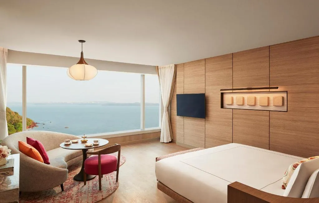 Deluxe Sea View Room King Bed