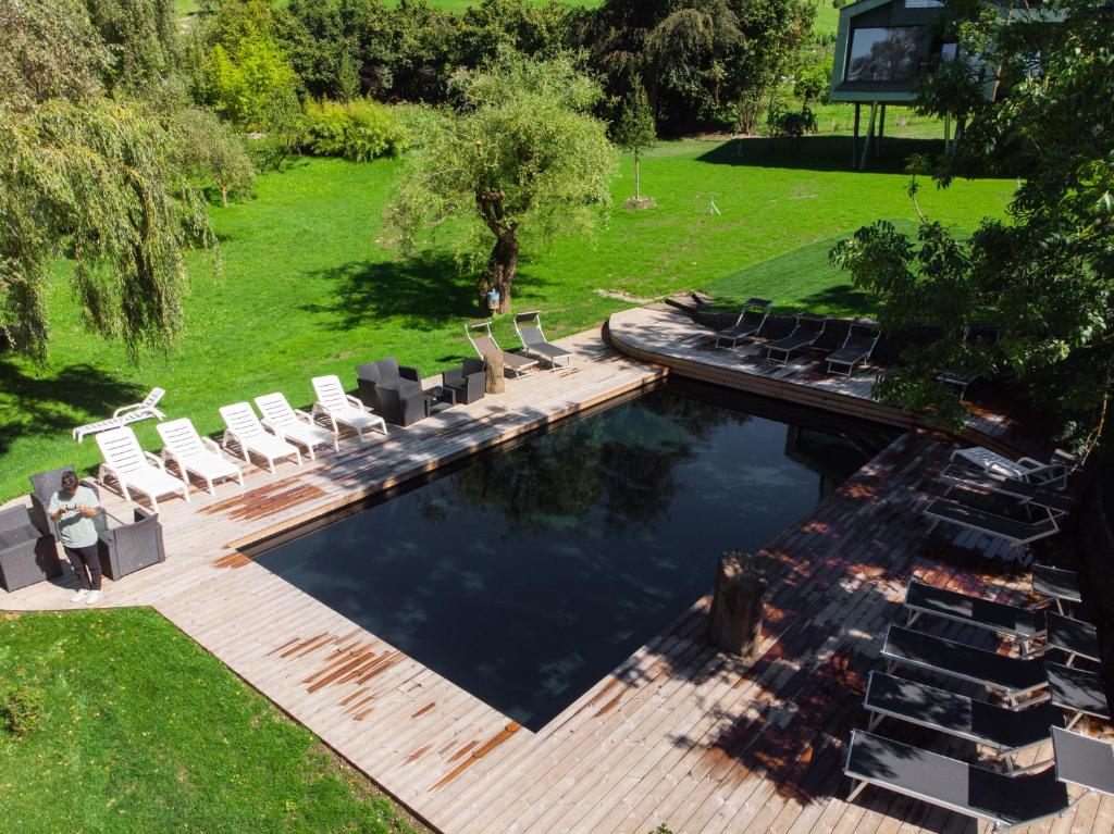 A garden outside Floris Green Suites by Parc Hotel Florian
