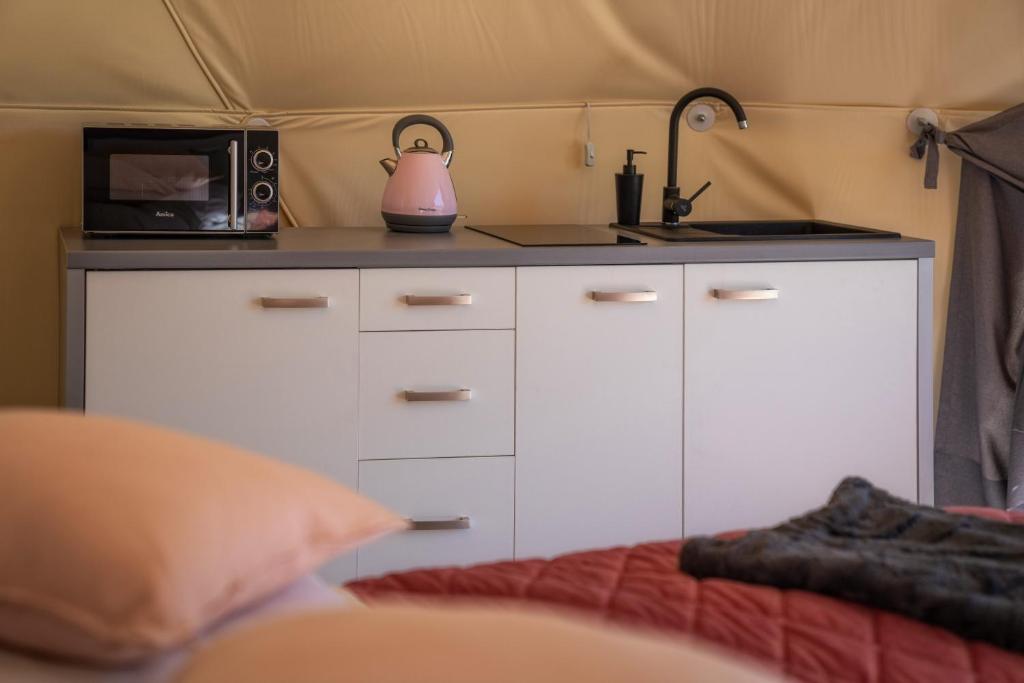 Mountain Glamp & Jacuzzi - 15