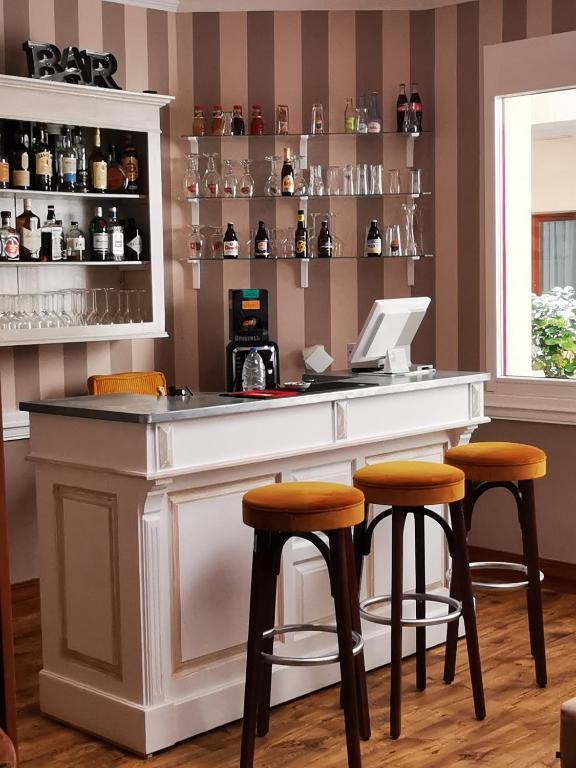 a bar with two stools and a counter at Hotel Eden in Béthune
