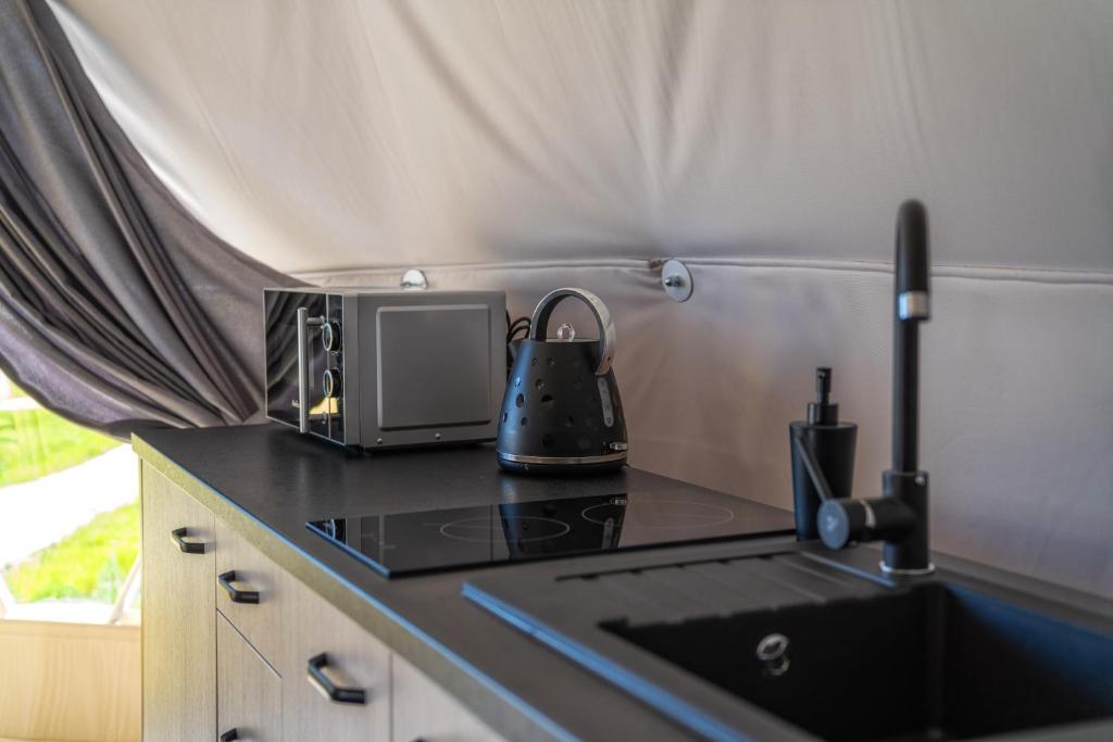 Mountain Glamp & Jacuzzi - 10