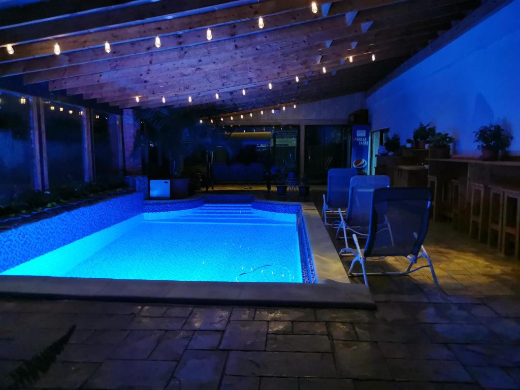 Bazén v ubytování DNT HOUSE &spa nebo v jeho okolí