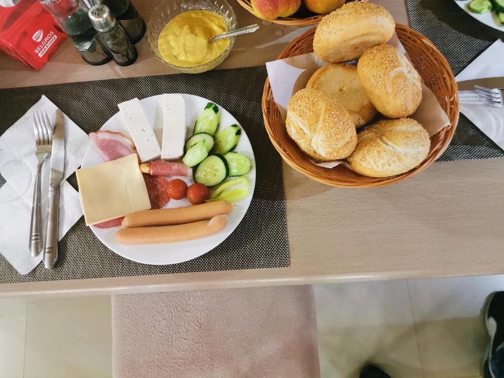 Jídlo v penzionu nebo okolí