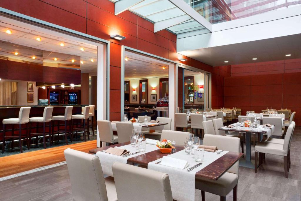 Posezení v ubytování Ramada Encore by Wyndham Geneva