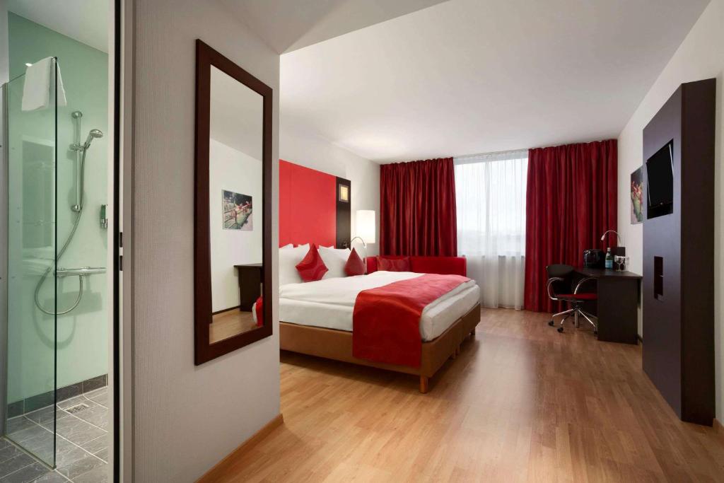 Postel nebo postele na pokoji v ubytování Ramada Encore by Wyndham Geneva