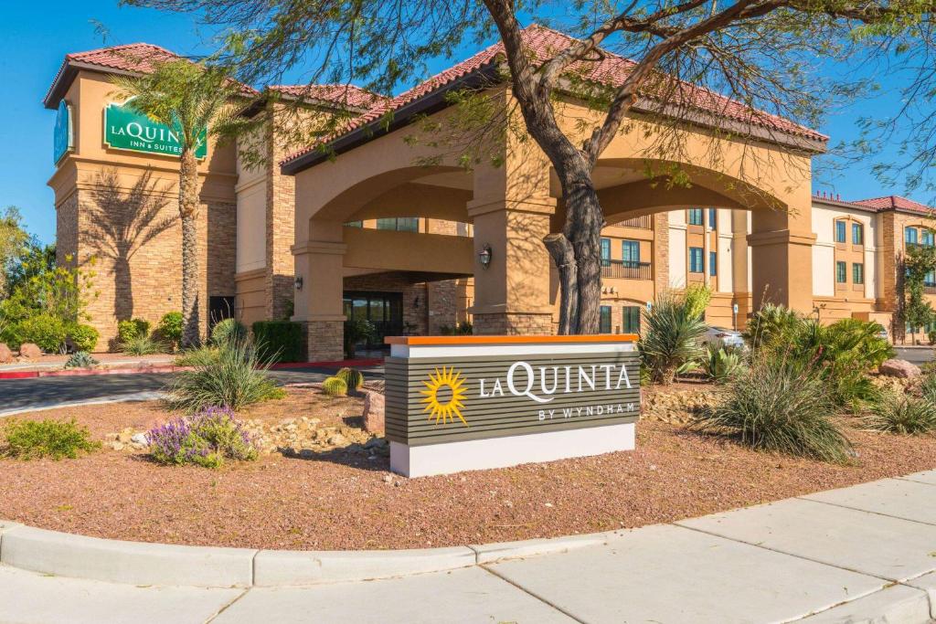 a hotel sign in front of a building at La Quinta by Wyndham Las Vegas Airport South in Las Vegas