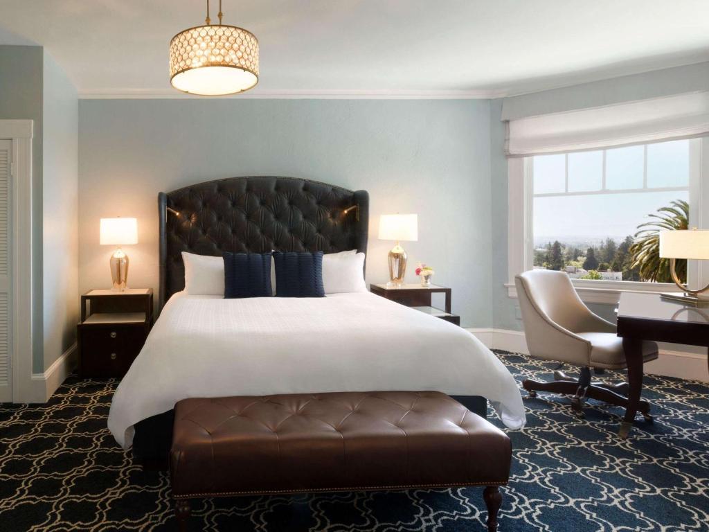 The Claremont Club & Spa, A Fairmont Hotel - Fairmont Queen Room With Tub And Grab Bars - Mobility Accessible