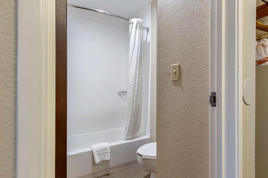 Comfort Inn Near Greenfield Village - Chambre Roi Avec Canapé-lit - Non-fumeur