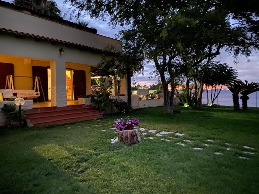 Κήπος έξω από το VILLA Vela