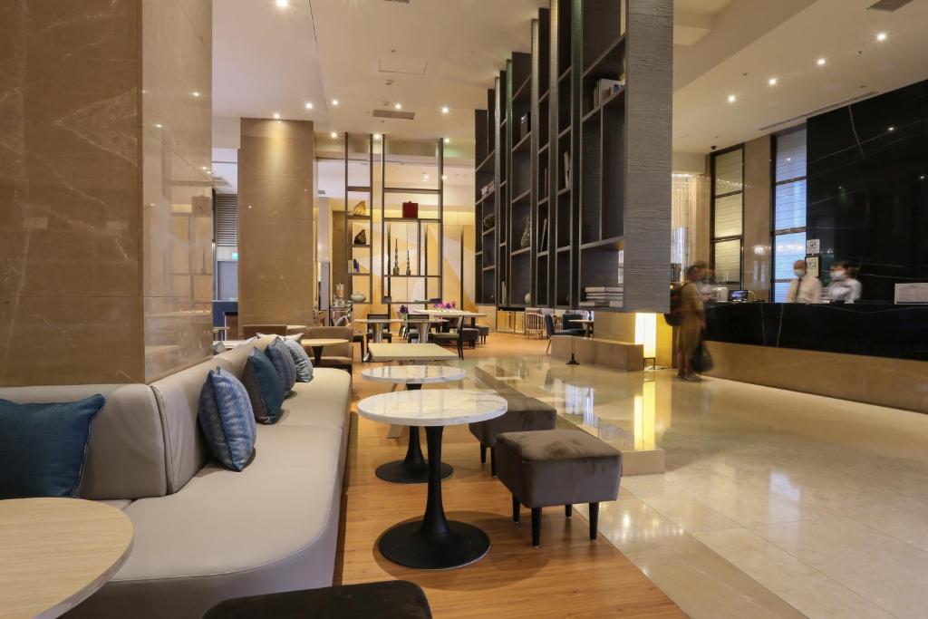 Lounge o bar area sa City Suites - Taipei Nandong