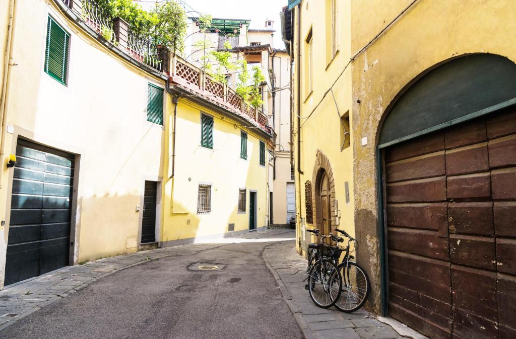 a bike parked on the side of a street at CozyBricks in Lucca - Apartments in the Historical Center - in Lucca