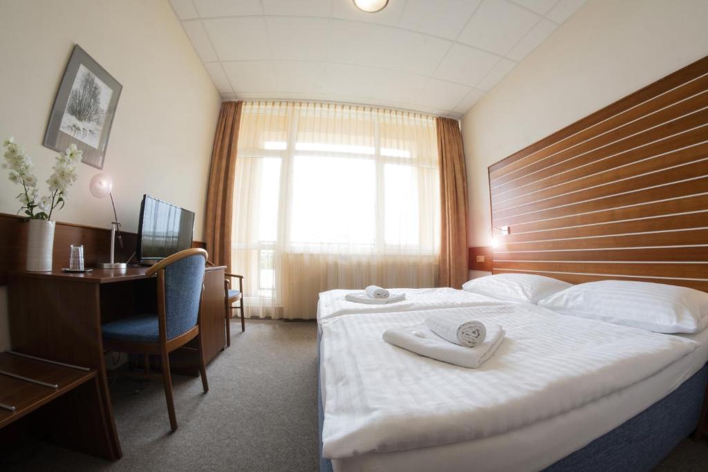 Postel nebo postele na pokoji v ubytování Hotel Karel IV.