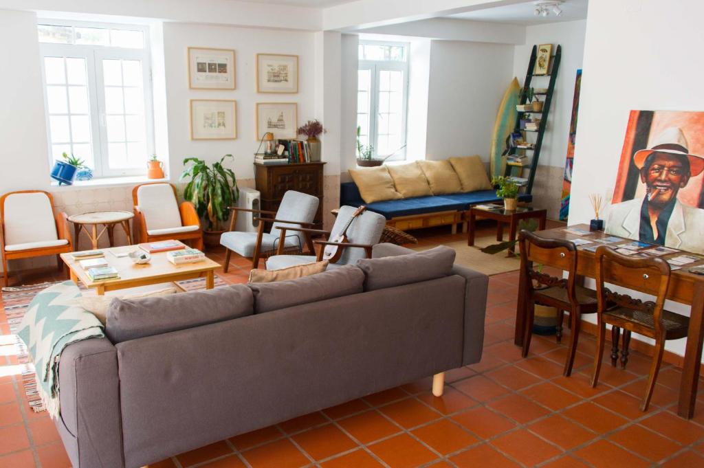 Posezení v ubytování Jaca Hostel Porto da Cruz