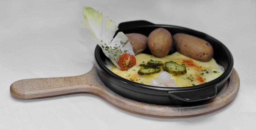 ホテルの敷地内または近くでの食事または食べ物