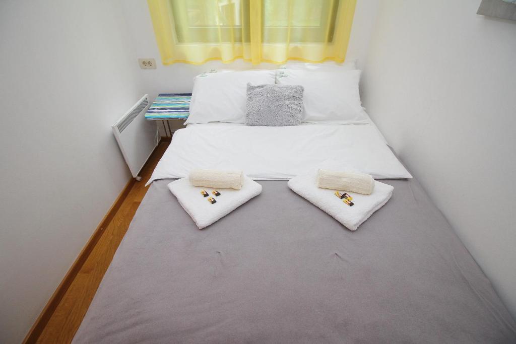 Postel nebo postele na pokoji v ubytování Vila Pekovic green-Apartman PAMA