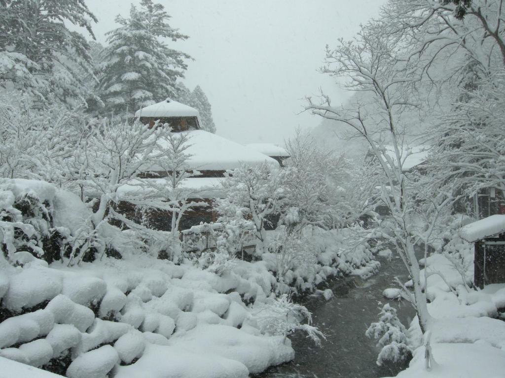 Houshi Onsen Chojukan v zimě