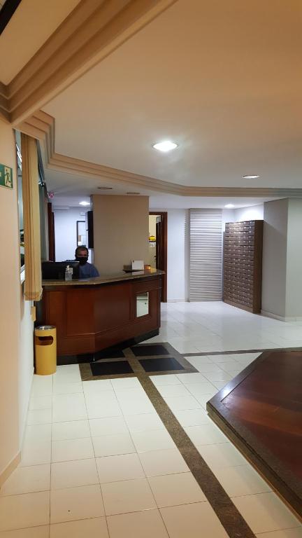  Ótimo apartamento no Centro mobiliado e com garagem