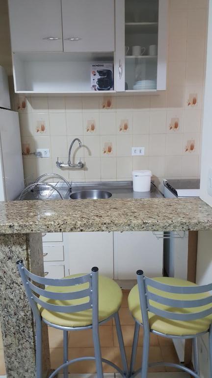  Ótimo apartamento no Centro mobiliado e com garagem