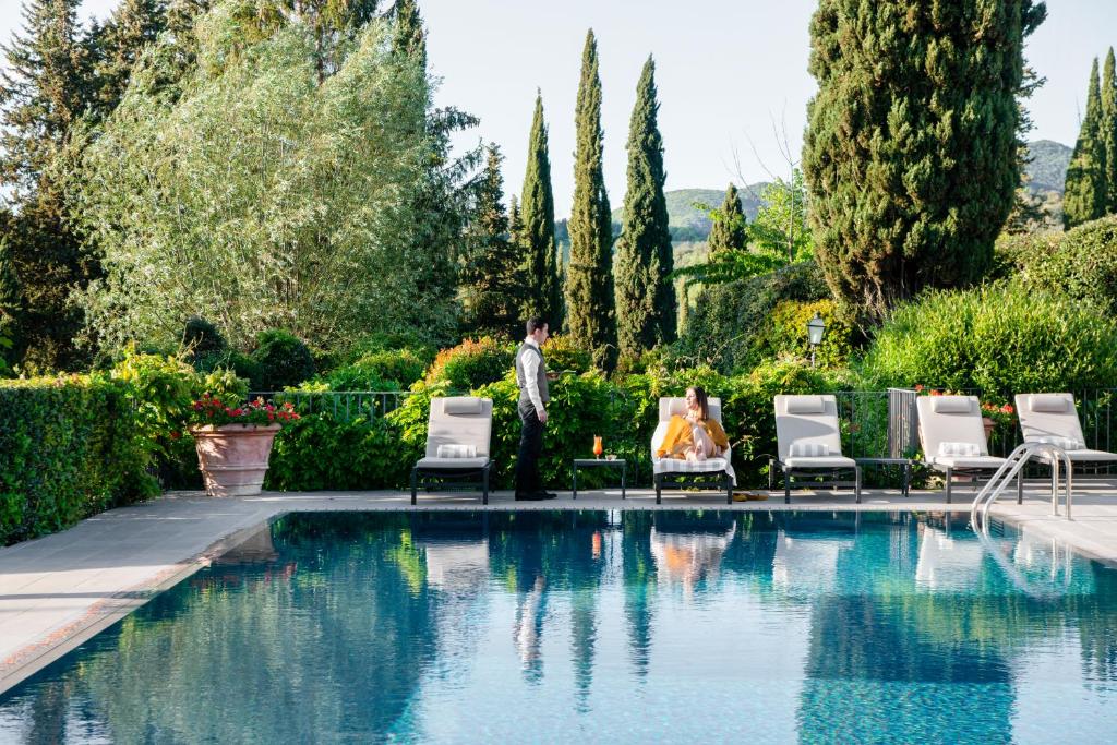 Bazén v ubytování Borgo San Felice Resort nebo v jeho okolí