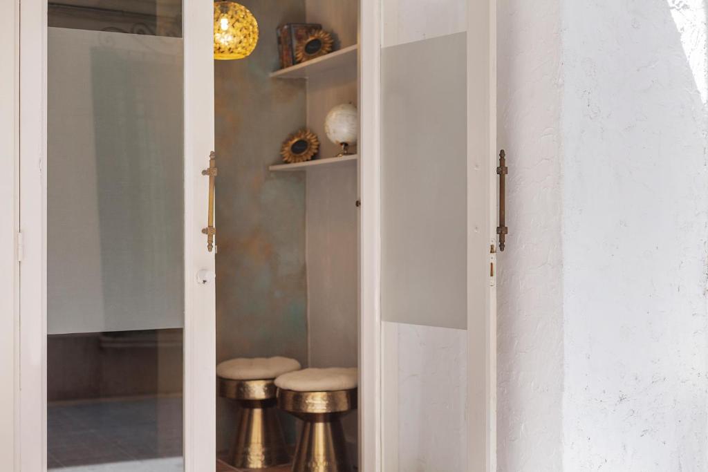 a cupboard with two stools in a room at Sitgesnextdoor in Sitges