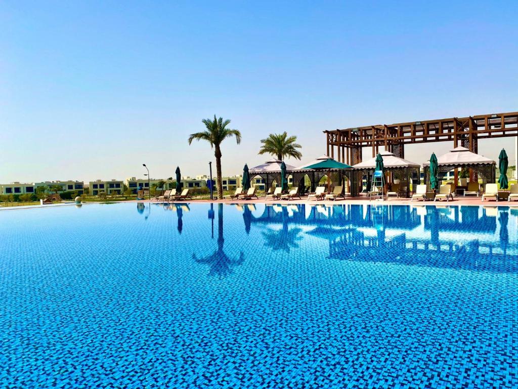 Bazén v ubytování Retaj Salwa Resort & Spa nebo v jeho okolí