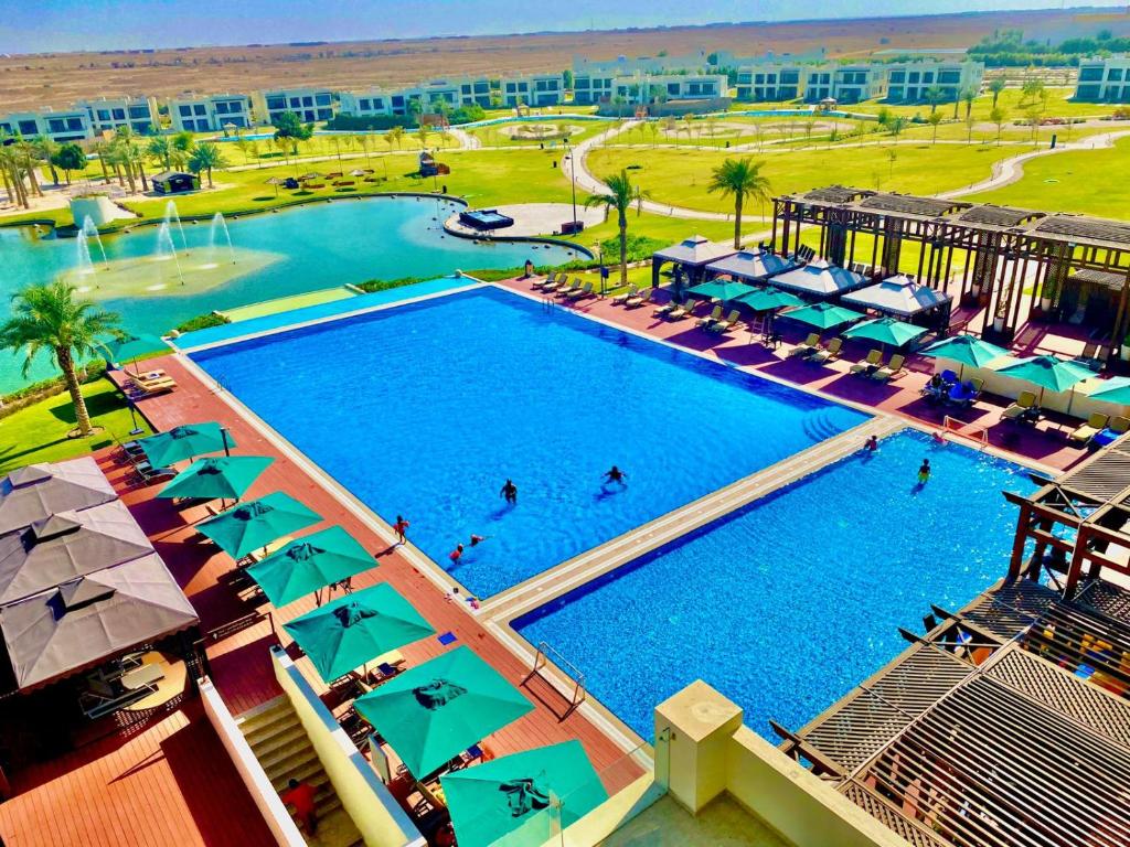 an overhead view of a large swimming pool at a resort at Retaj Salwa Resort & Spa in Doha