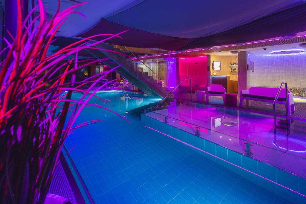 Bazén v ubytování Johan Suites & Spa nebo v jeho okolí