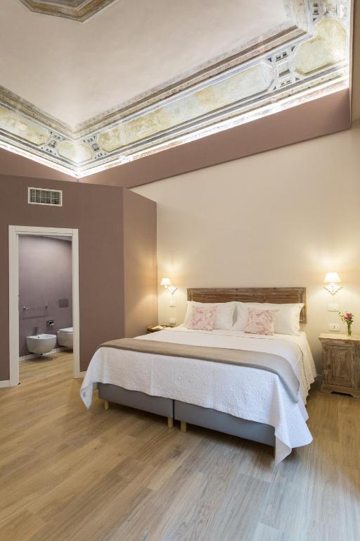 Una cama o camas en una habitación de Bellaroto Suite & SPA