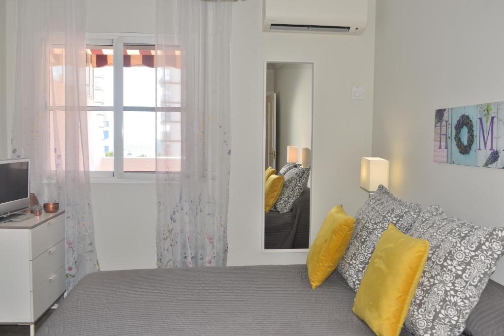 TV a/nebo společenská místnost v ubytování Ático con Gran Terraza y vistas al Mar