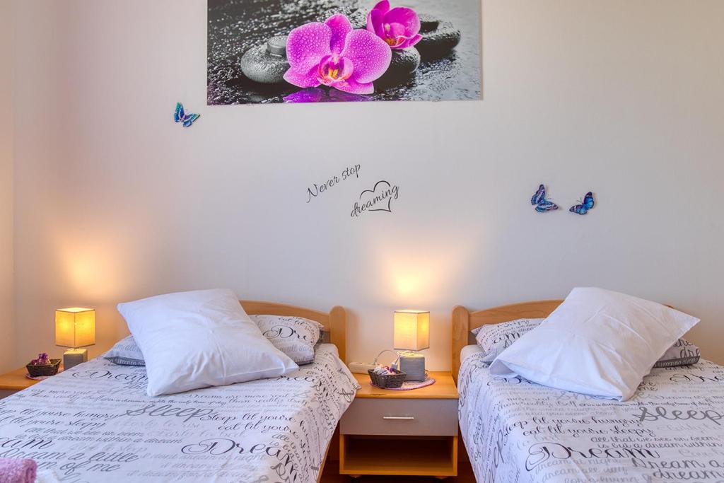 Postel nebo postele na pokoji v ubytování Apartment Nela
