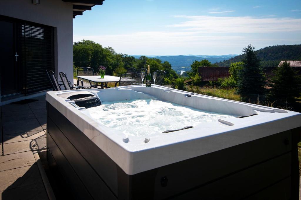 Wellness bungalov - vodní nádrž Slapy - 40km od Prahy - 三居室房屋