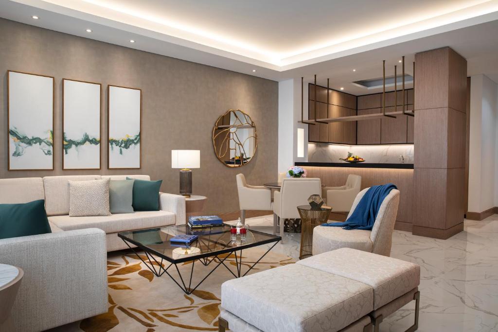 Posezení v ubytování Al Jaddaf Rotana Suite Hotel