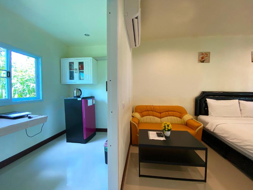 Postel nebo postele na pokoji v ubytování Everest Resort Samui - SHA Plus