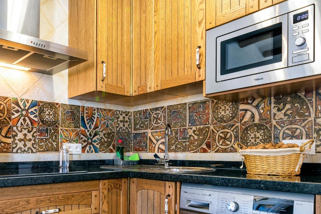 Kuchyňa alebo kuchynka v ubytovaní Apartamentos Entre Senderos