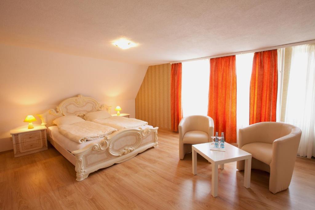 Postel nebo postele na pokoji v ubytování Schloss Beichlingen
