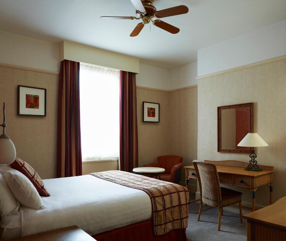 The Old Ship Hotel - Resim 18