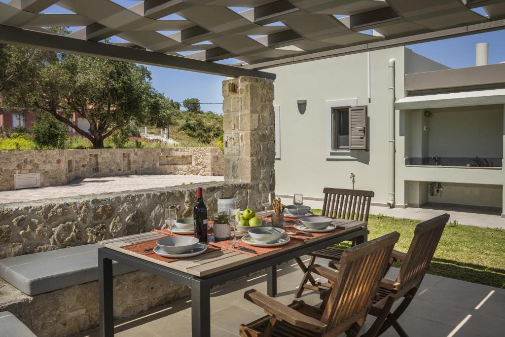 Patio nebo venkovní prostory v ubytování Alekos Beach Houses-Elia Villas