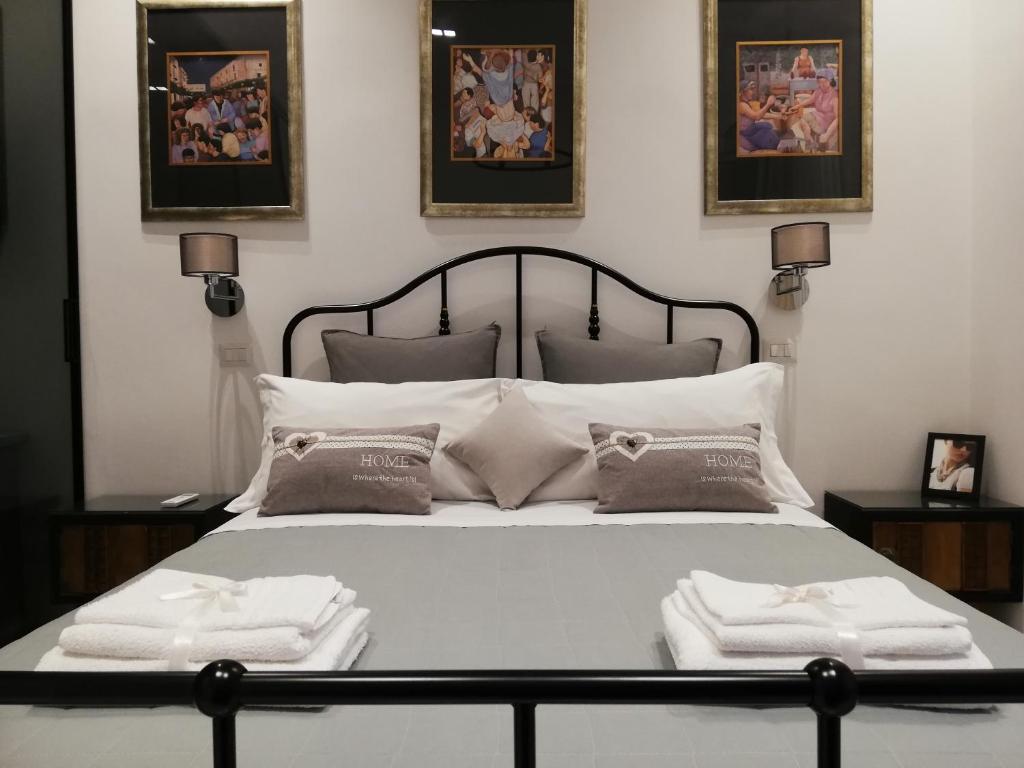 a bedroom with a bed with two towels on it at La suite del centro storico in Matera