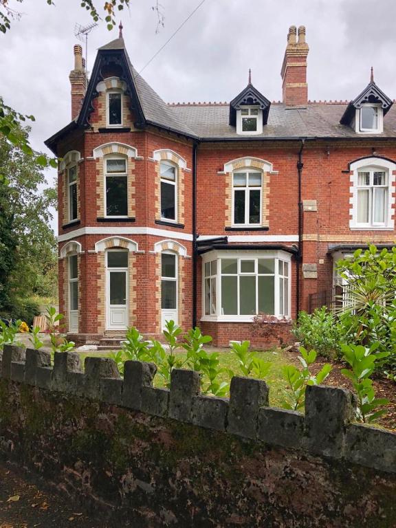 Green Corner Villa Room