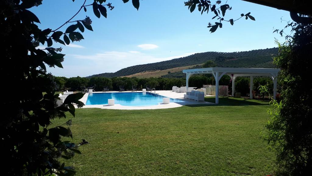Bazén v ubytování Agriturismo Trappeto Vecchio nebo v jeho okolí