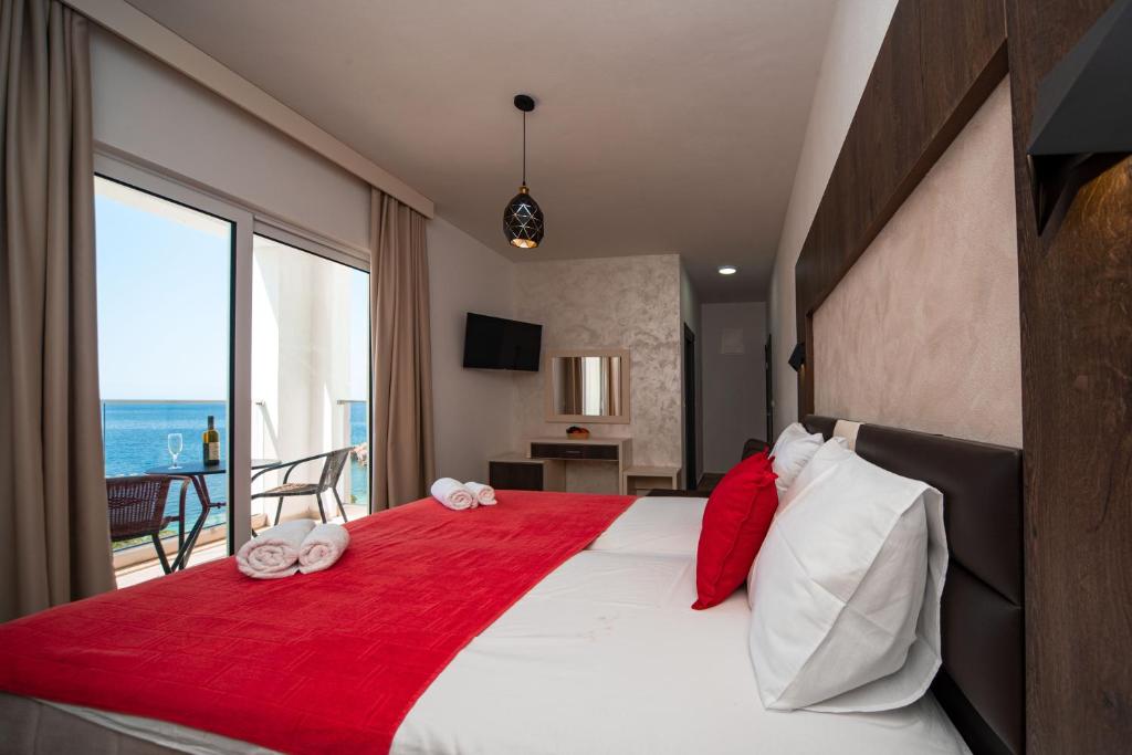 Postel nebo postele na pokoji v ubytování David Lux beach rooms
