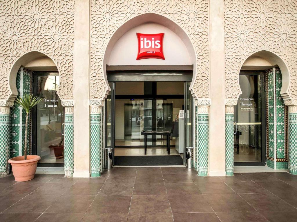 a store with a sign on the front of a building at ibis Tlemcen in Tlemcen